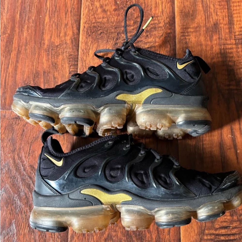 Nike Black and Gold Women's Shoes